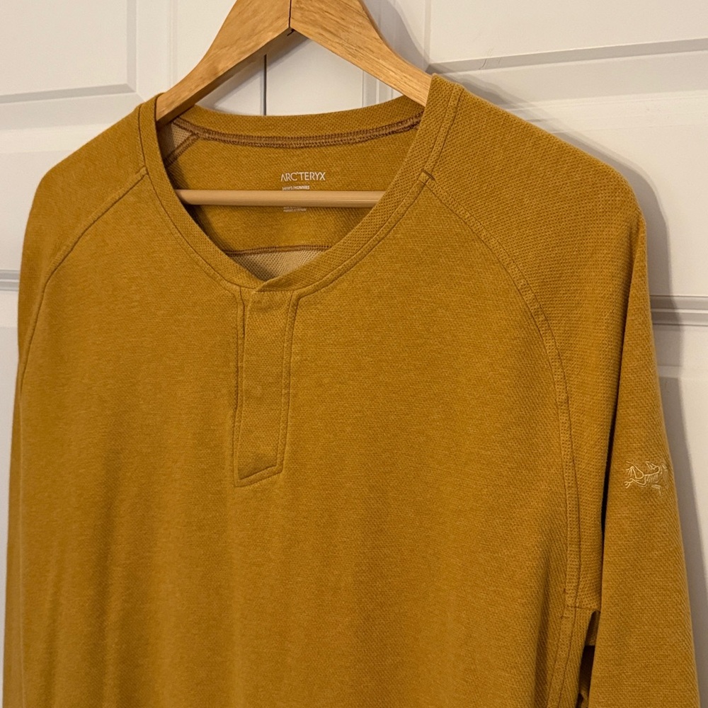 Arc'teryx Men’s Mustard Yellow Long Sleeve Sirrus Henley Shirt XL